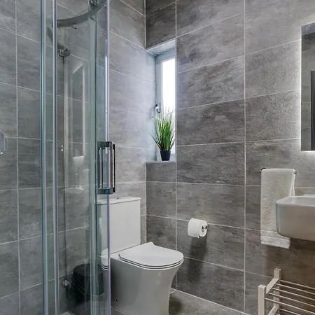 Luxury 2br Just Off Promenade Apartmán *